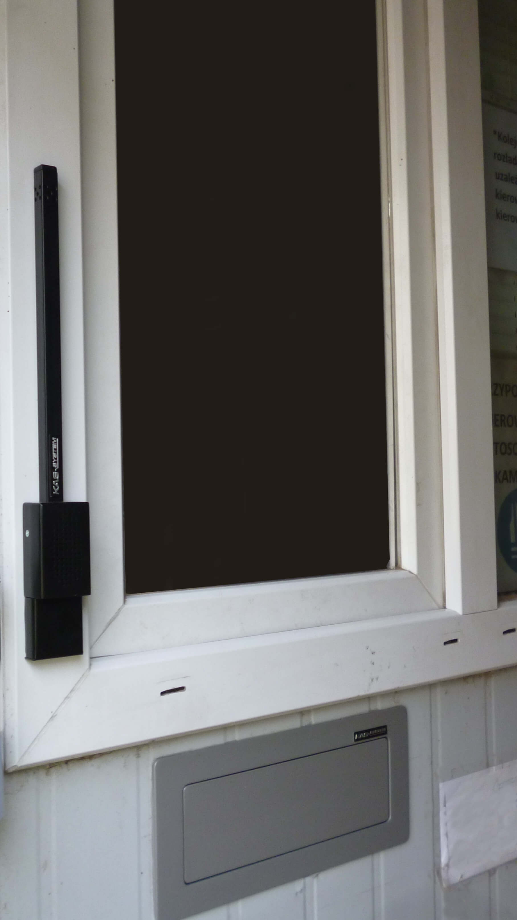 kas-system.pl szuflada podajnik do kontenera z interkomem kasowym